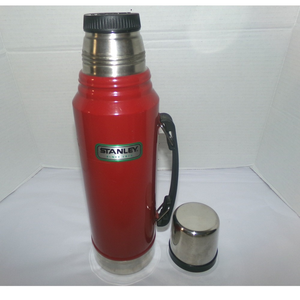 Stanley Classic Vacuum Insulated Thermos 1.1Qt 1L Red Stainless Steel Bottle
